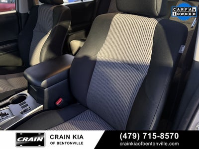 2024 Toyota 4Runner SR5 - 4WD / CLEAN CARFAX / ONE OWNER