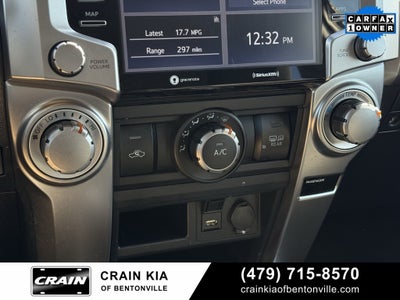 2024 Toyota 4Runner SR5 - 4WD / CLEAN CARFAX / ONE OWNER