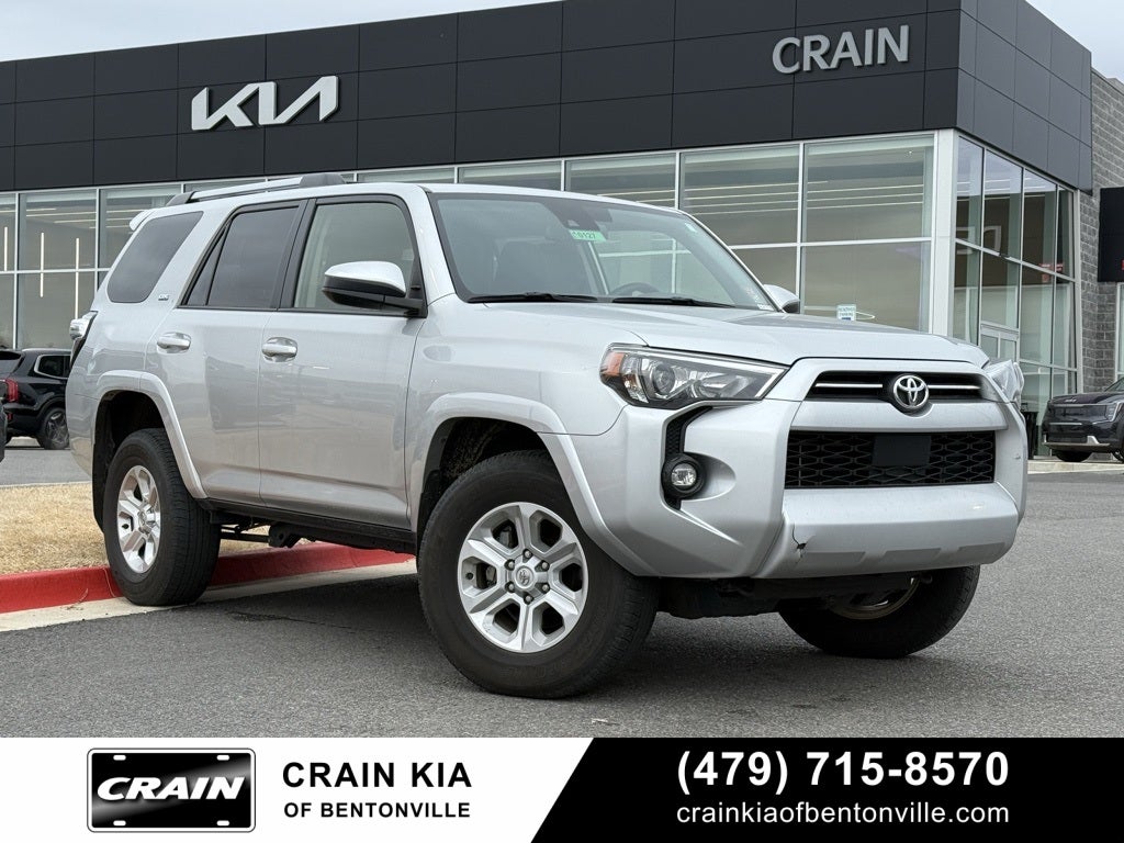 2024 Toyota 4Runner SR5 - 4WD / CLEAN CARFAX / ONE OWNER