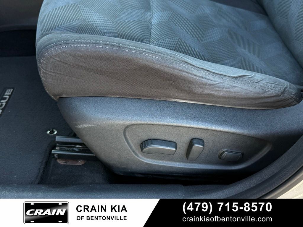 2016 Nissan Rogue SV - AWD / CLEAN CARFAX