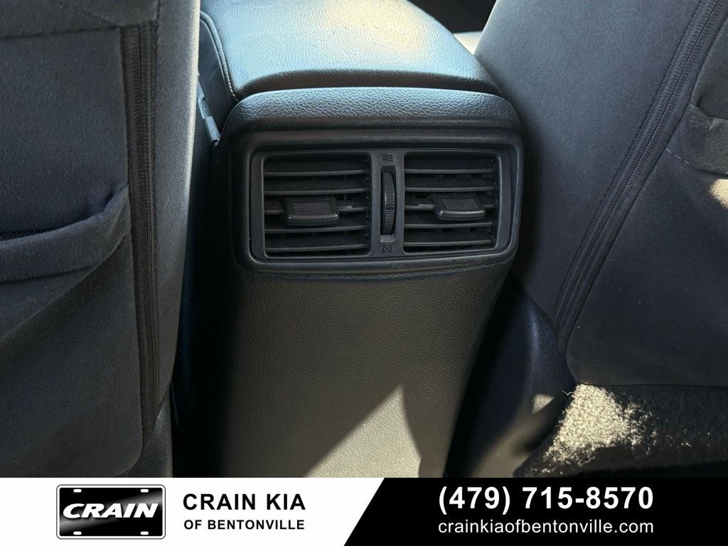 2016 Nissan Rogue SV - AWD / CLEAN CARFAX