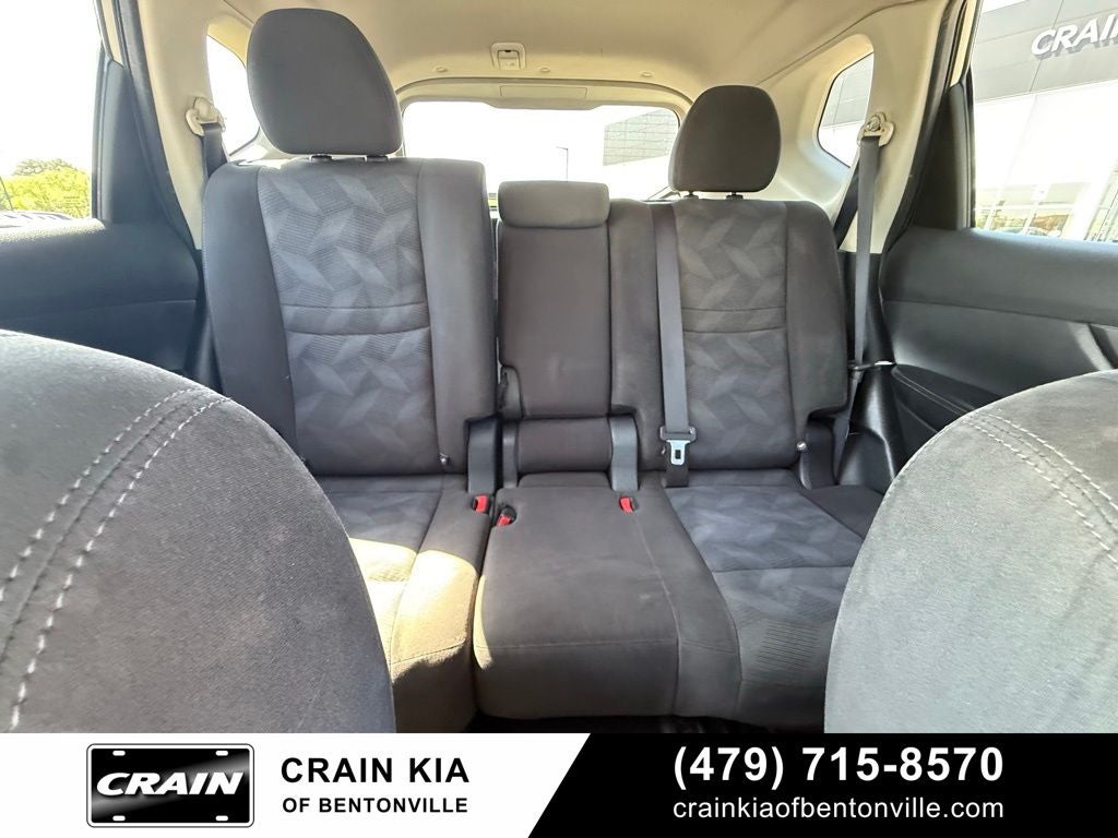 2016 Nissan Rogue SV - AWD / CLEAN CARFAX