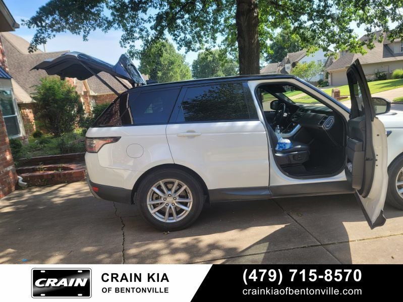 2019 Land Rover Range Rover Sport SE - 4WD / CLEAN CARFAX / SUNROOF