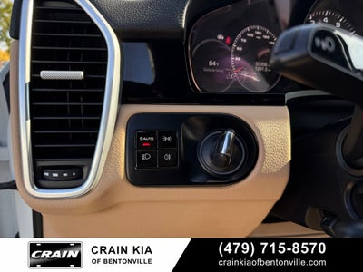 2019 Porsche Cayenne Base - AWD / PANORAMIC SUNROOF / CLEAN CARFAX