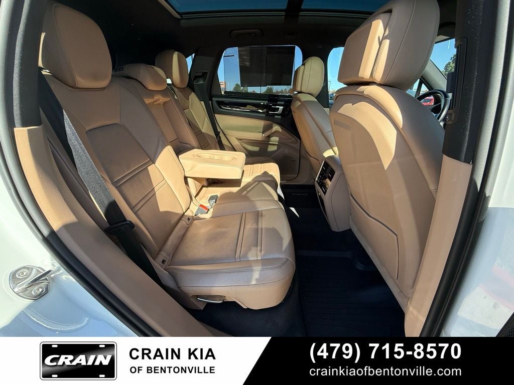 2019 Porsche Cayenne Base - AWD / PANORAMIC SUNROOF / CLEAN CARFAX
