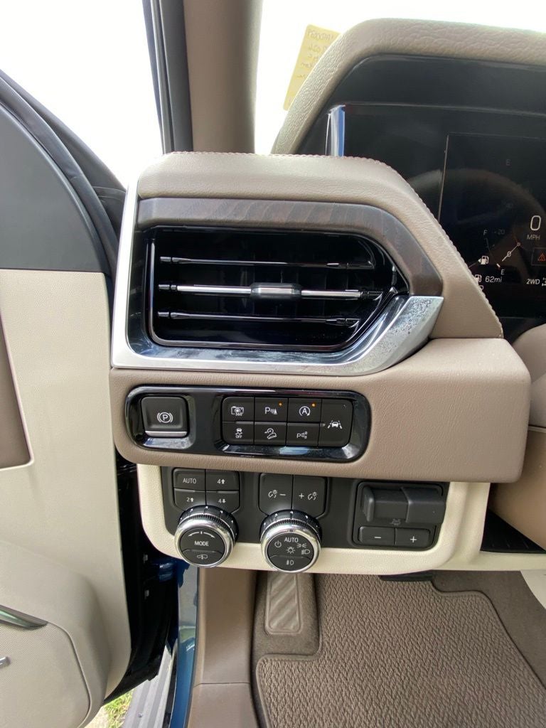 2026 GMC Yukon Denali ONE OWNER / SUNROOF / LOADED