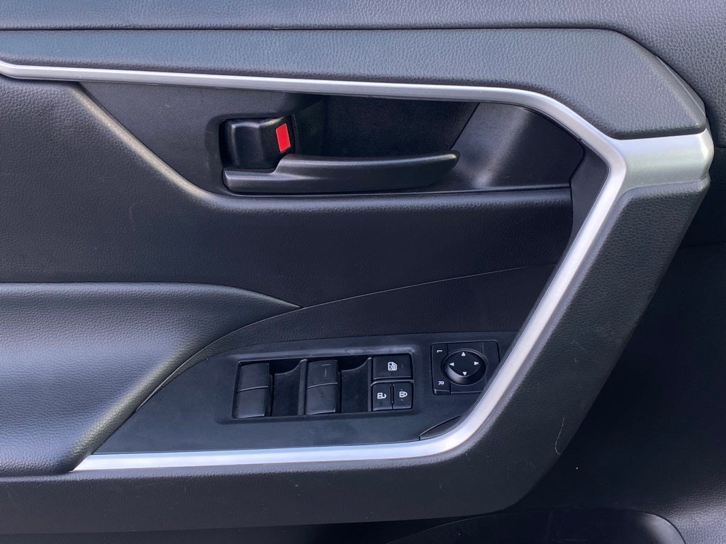 2024 Toyota RAV4 LE ONE OWNER / AWD