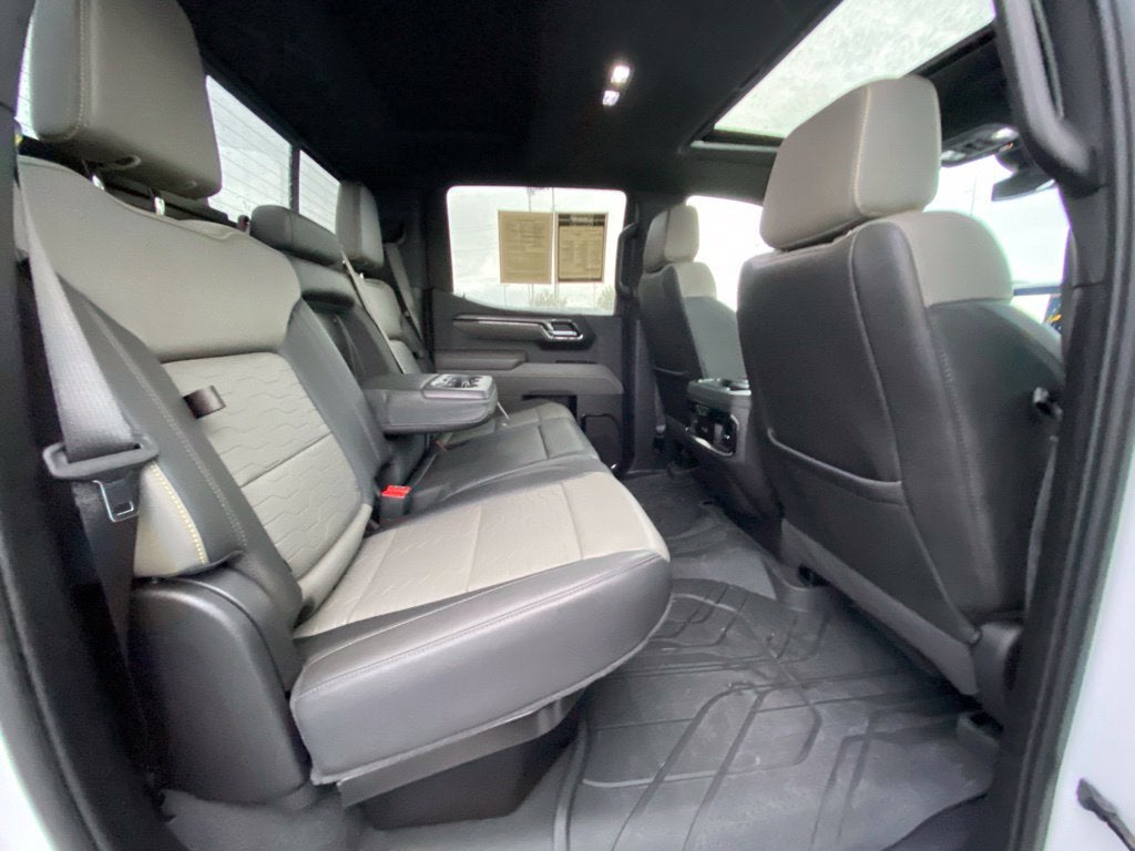 2024 Chevrolet Silverado 1500 ZR2 ONE OWNER / 4X4 / HEATED AND COOLED SEATS