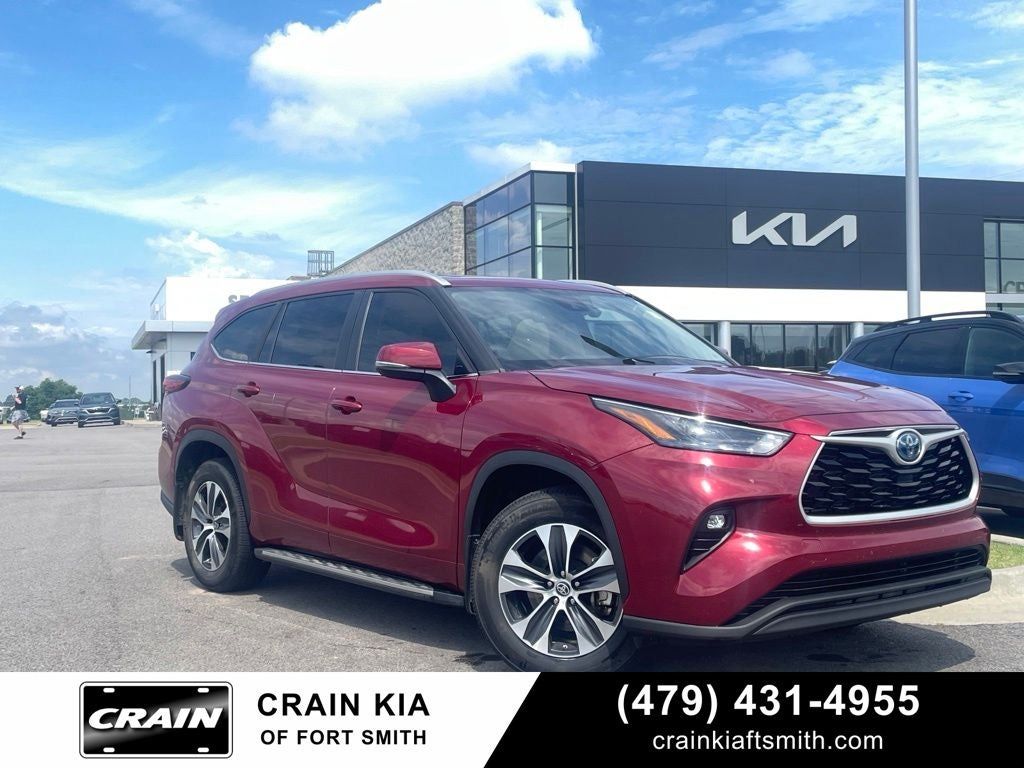 2023 Toyota Highlander Hybrid XLE HEATED SEATS / ONE OWNER / CLEAN CARFAX