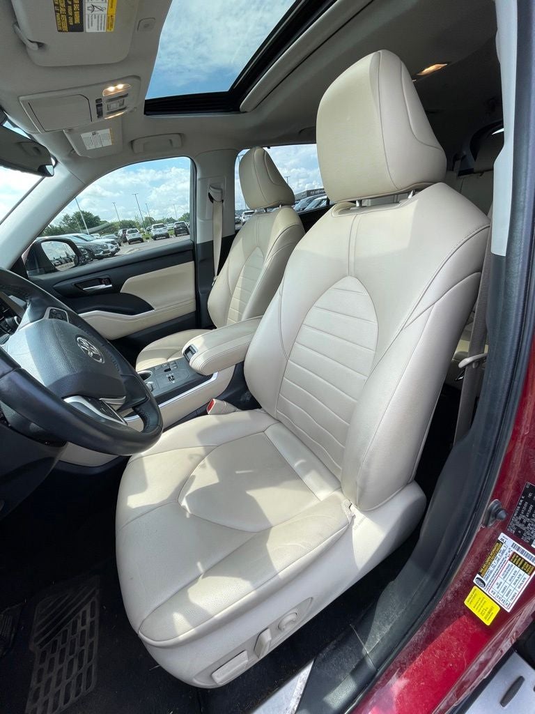 2023 Toyota Highlander Hybrid XLE HEATED SEATS / ONE OWNER / CLEAN CARFAX