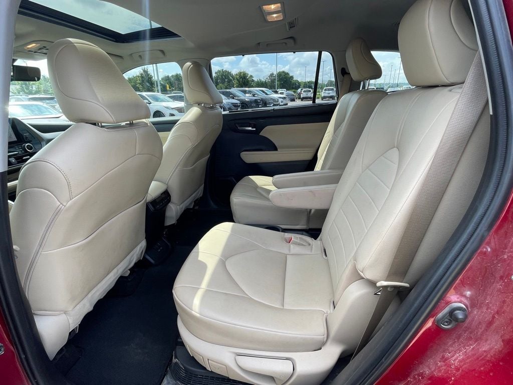 2023 Toyota Highlander Hybrid XLE HEATED SEATS / ONE OWNER / CLEAN CARFAX