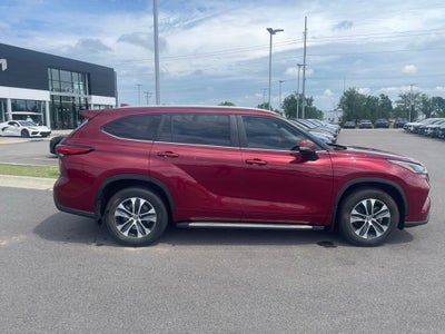 2023 Toyota Highlander Hybrid XLE HEATED SEATS / ONE OWNER / CLEAN CARFAX
