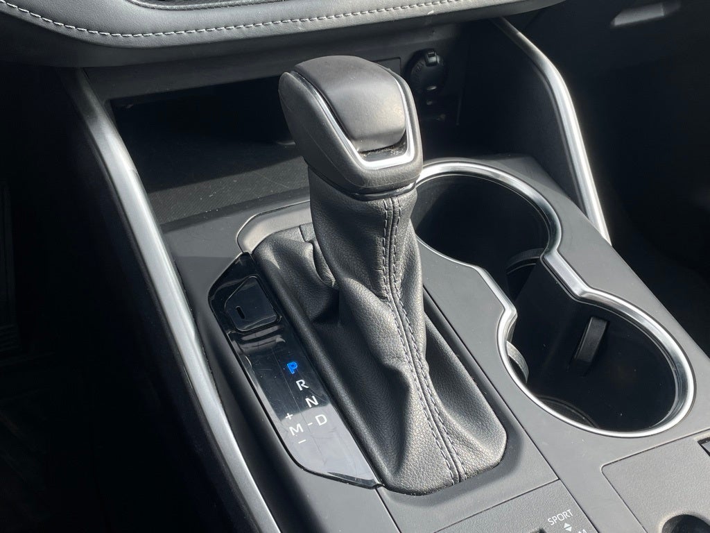 2024 Toyota Highlander LE SUNROOF / CAPT CHAIRS / 3RD ROW