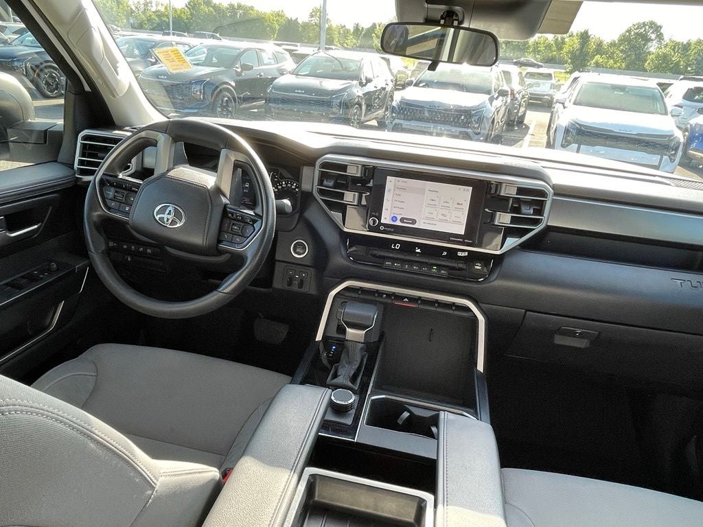 2024 Toyota Tundra SR5 4X4 / ONE OWNER / CLEAN CARFAX