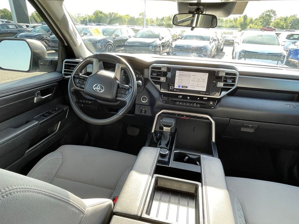 2024 Toyota Tundra SR5 4X4 / ONE OWNER / CLEAN CARFAX