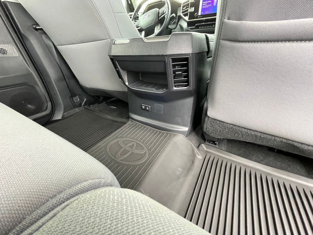 2024 Toyota Tundra SR5 4X4 / ONE OWNER / CLEAN CARFAX