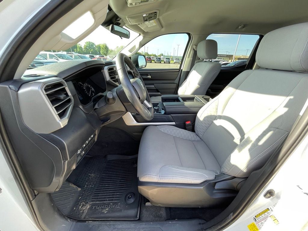 2024 Toyota Tundra SR5 4X4 / ONE OWNER / CLEAN CARFAX