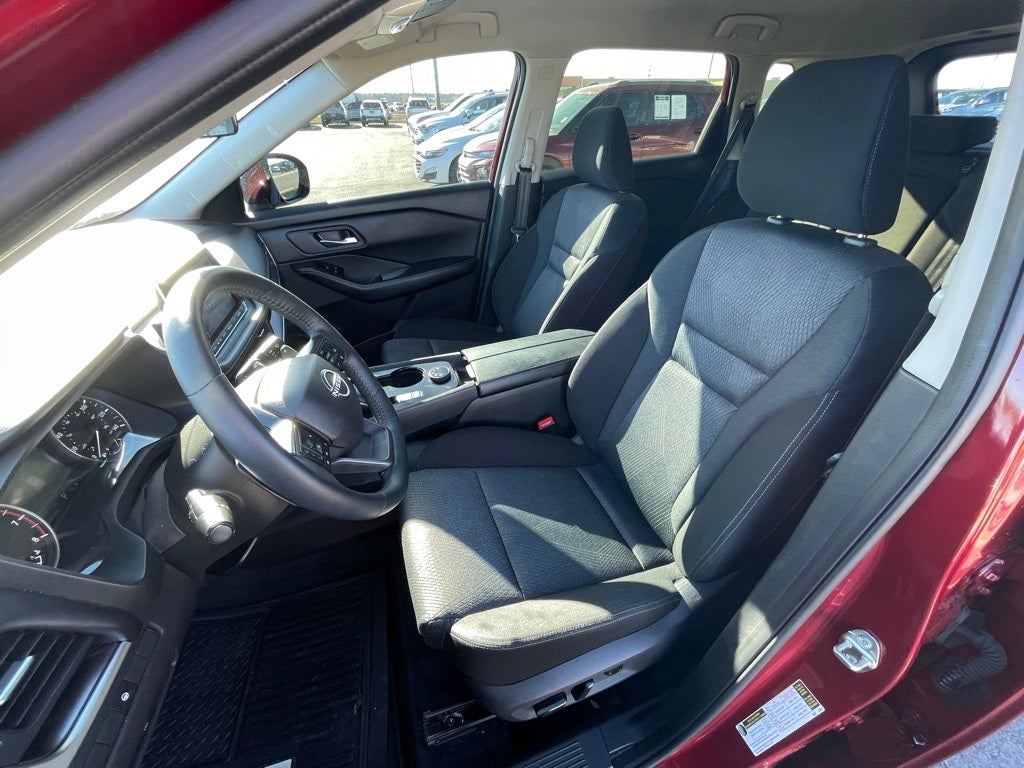 2025 Nissan Rogue SV AWD / ONE OWNER / POWER DRIVERS SEAT