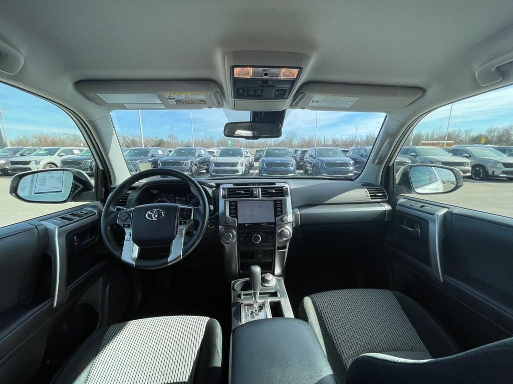 2023 Toyota 4Runner SR5 4X4 / ONE OWNER