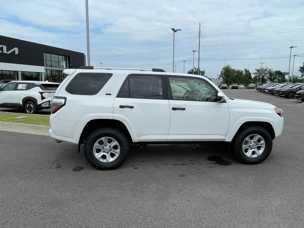 2022 Toyota 4Runner SR5 4X4 / KEYLESS ENTRY