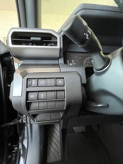 2025 Toyota 4Runner SR5 4X4 / ONE OWNER