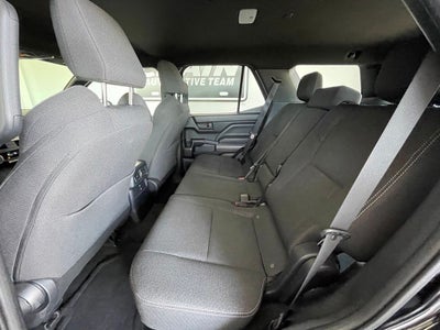 2025 Toyota 4Runner SR5 4X4 / ONE OWNER