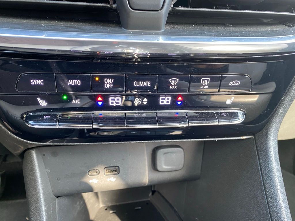 2024 Buick Encore GX Avenir MOONROOF / BOSE AUDIO / HEATED SEATS