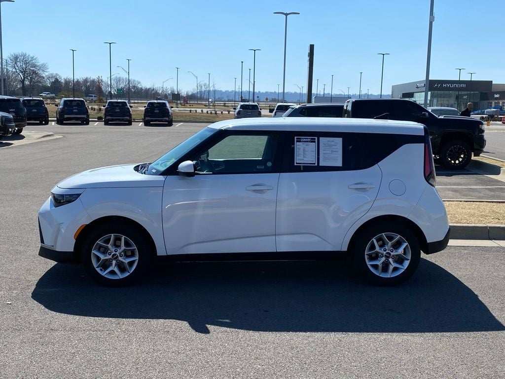 2024 Kia Soul LX ONE OWNER / CLEAN CARFAX