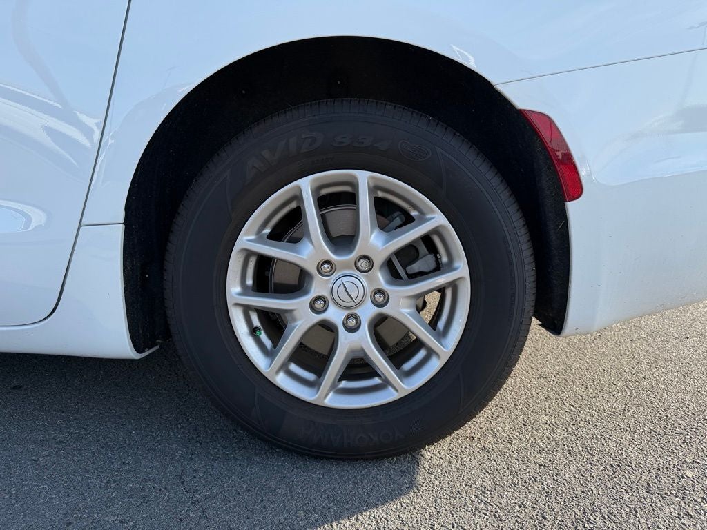 2026 Chrysler Pacifica Select