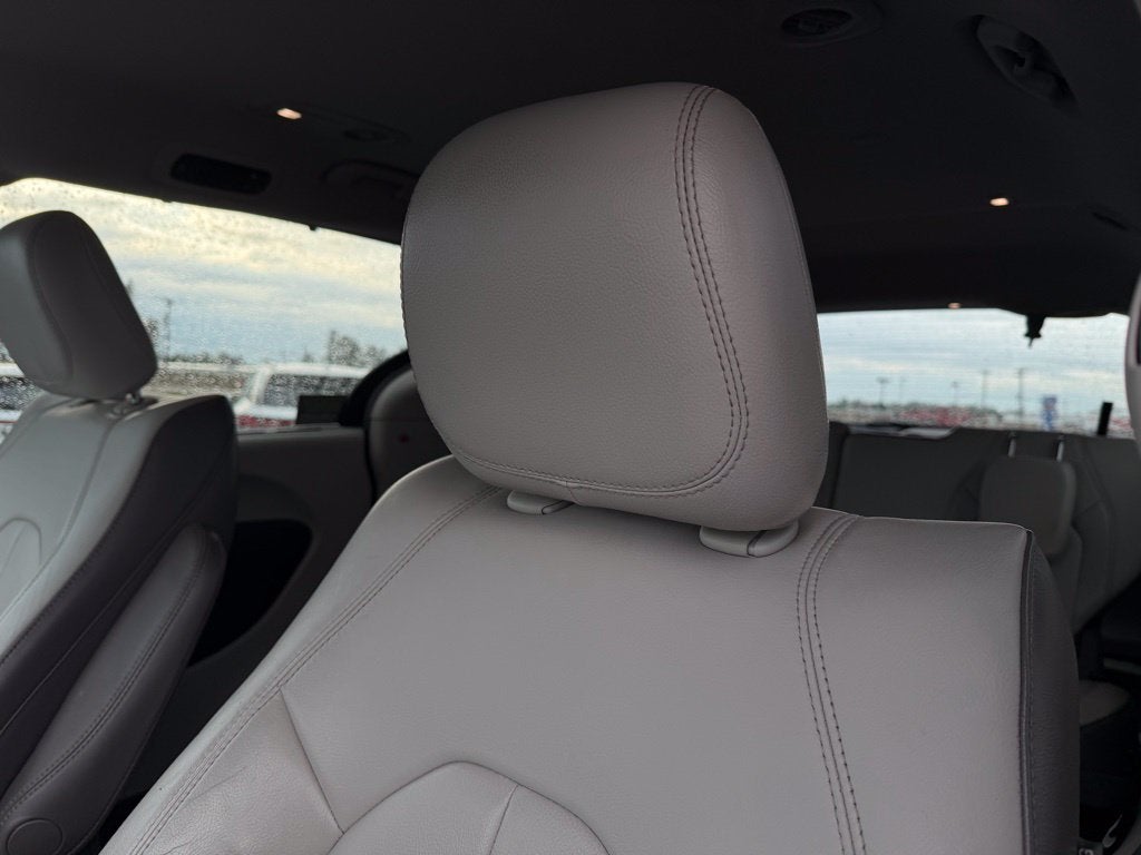 2017 Chrysler Pacifica Touring L *Handicap Accessible