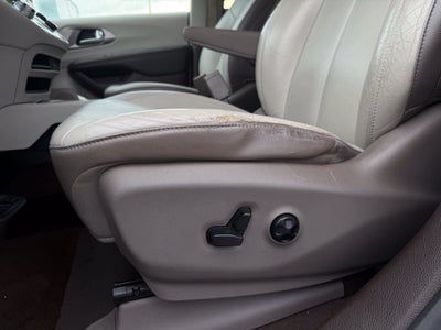 2017 Chrysler Pacifica Touring L *Handicap Accessible