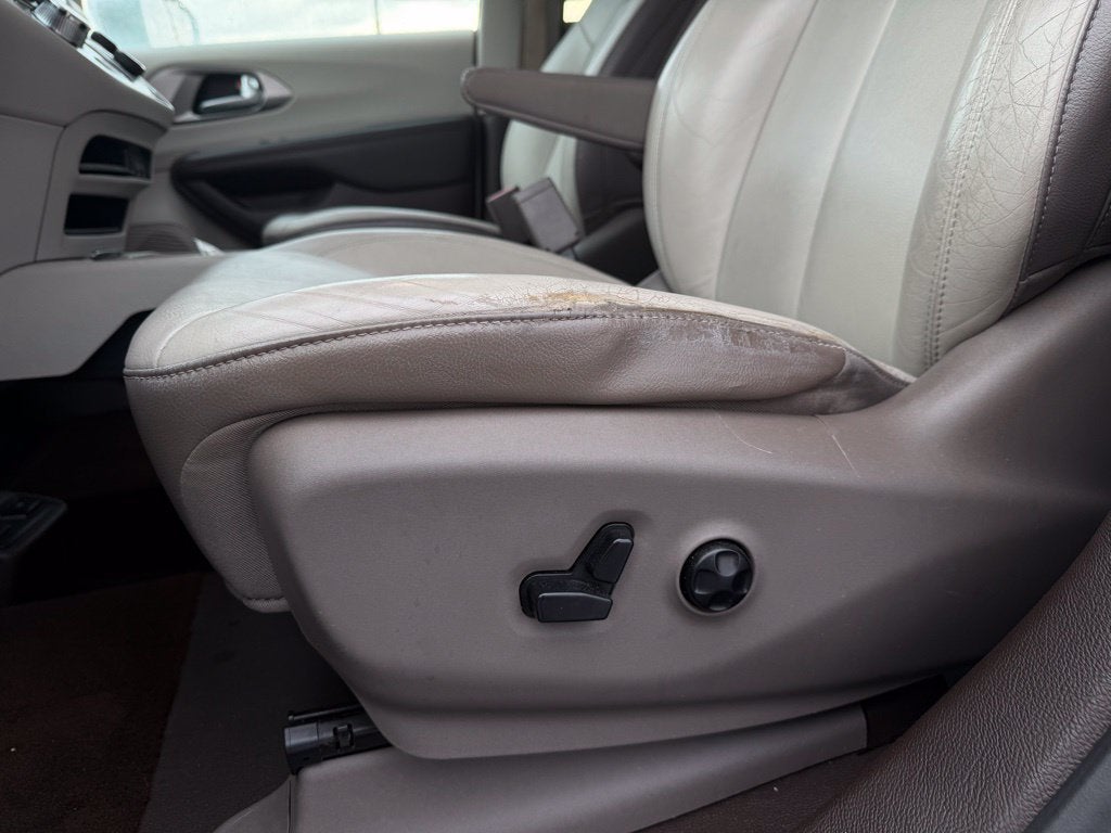 2017 Chrysler Pacifica Touring L *Handicap Accessible
