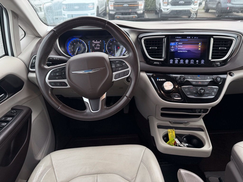 2017 Chrysler Pacifica Touring L *Handicap Accessible
