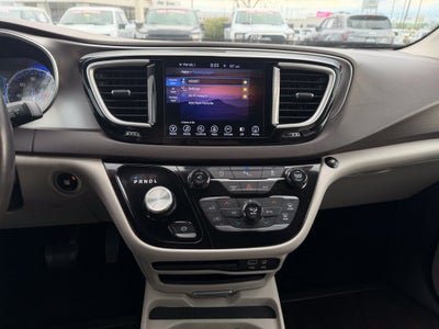 2017 Chrysler Pacifica Touring L *Handicap Accessible