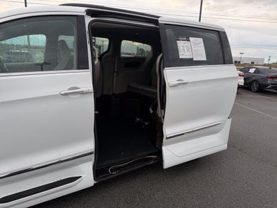 2017 Chrysler Pacifica Touring L *Handicap Accessible