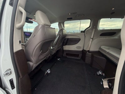 2017 Chrysler Pacifica Touring L *Handicap Accessible