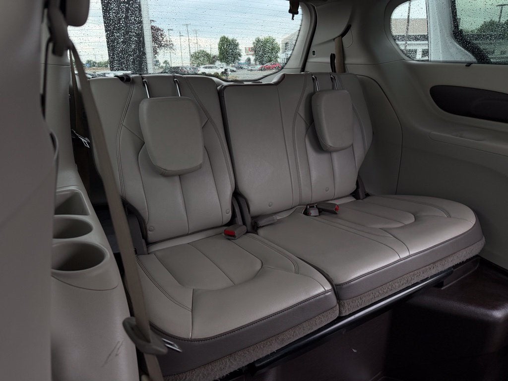 2017 Chrysler Pacifica Touring L *Handicap Accessible