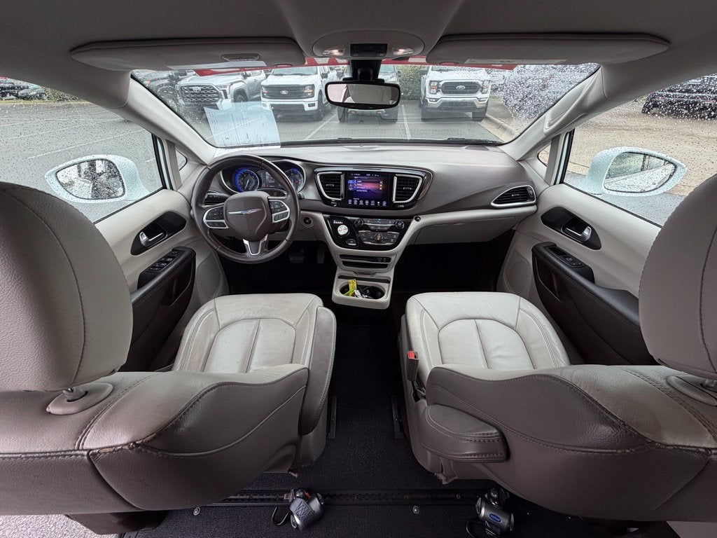 2017 Chrysler Pacifica Touring L *Handicap Accessible