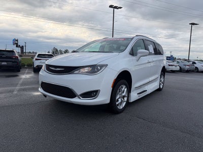 2017 Chrysler Pacifica Touring L *Handicap Accessible