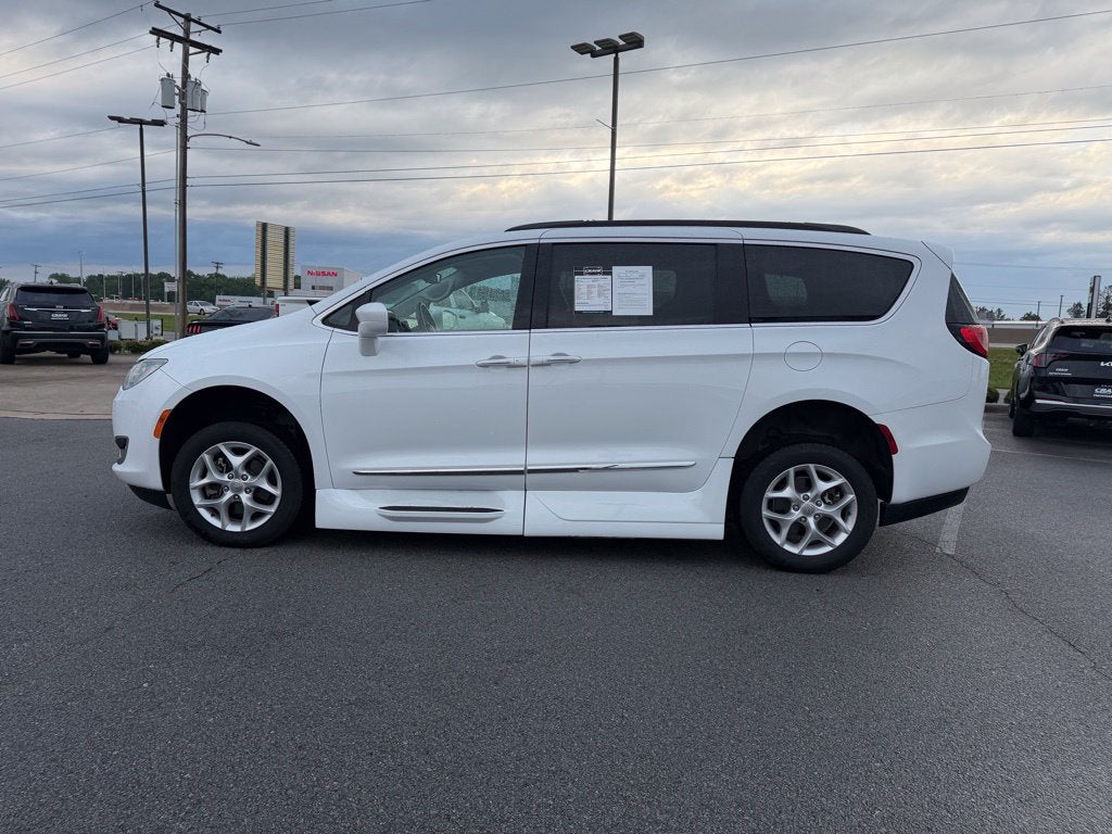 2017 Chrysler Pacifica Touring L *Handicap Accessible