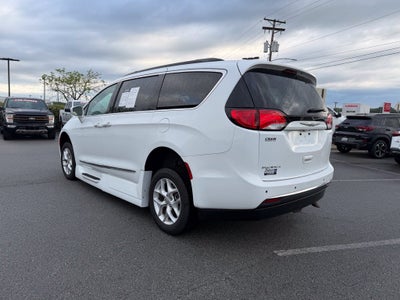 2017 Chrysler Pacifica Touring L *Handicap Accessible