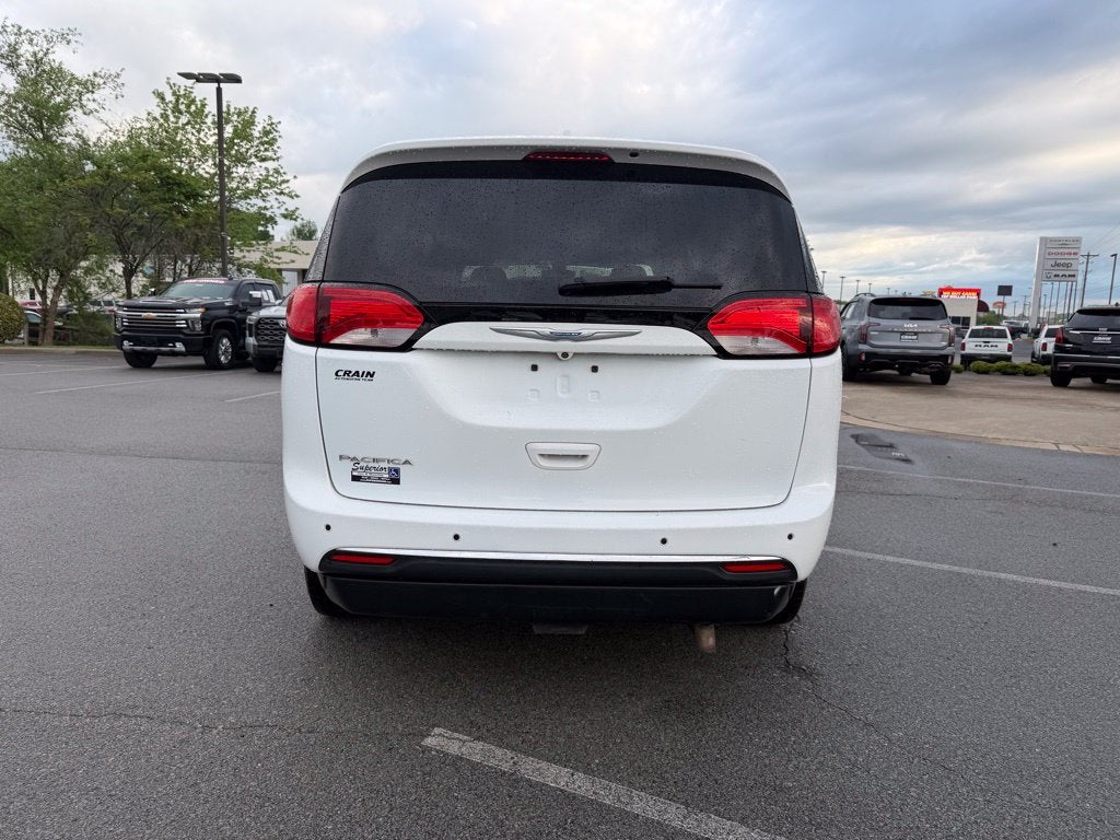 2017 Chrysler Pacifica Touring L *Handicap Accessible