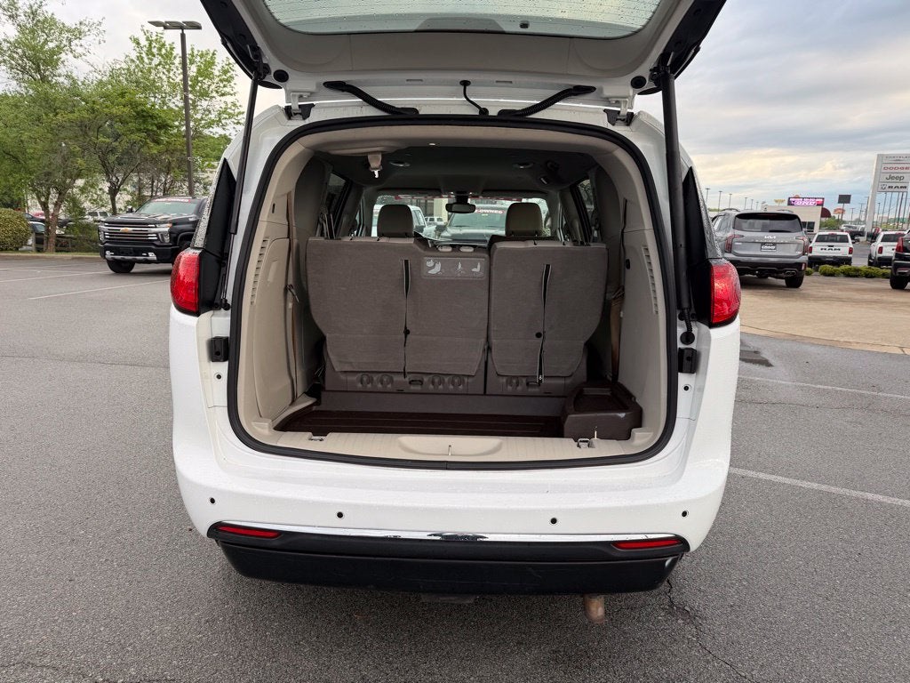 2017 Chrysler Pacifica Touring L *Handicap Accessible