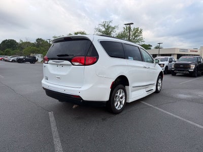 2017 Chrysler Pacifica Touring L *Handicap Accessible