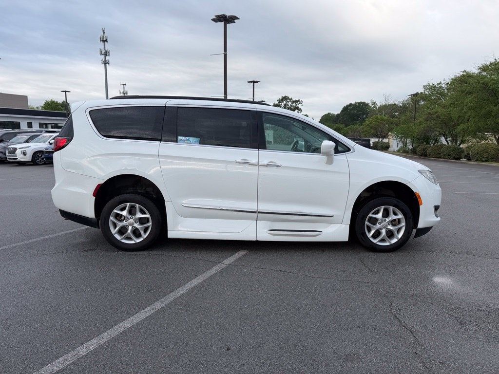 2017 Chrysler Pacifica Touring L *Handicap Accessible