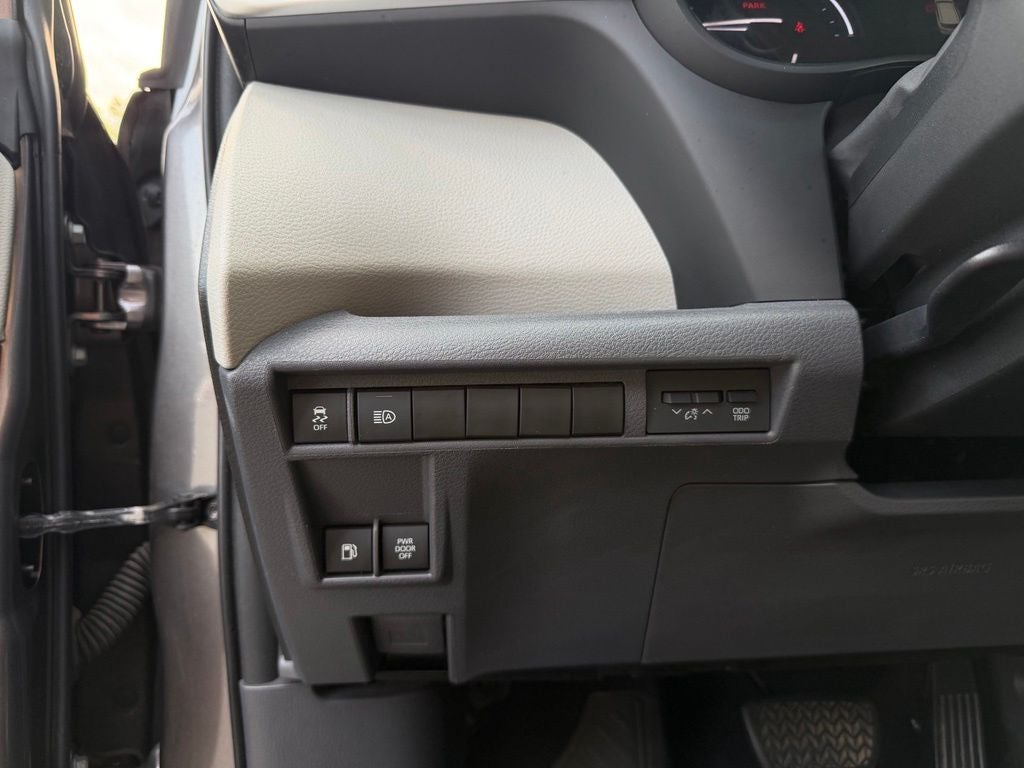 2022 Toyota Sienna LE 8 Passenger
