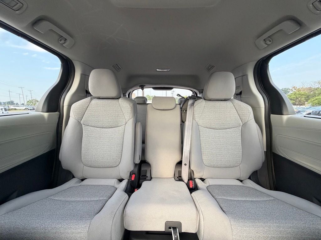 2022 Toyota Sienna LE 8 Passenger