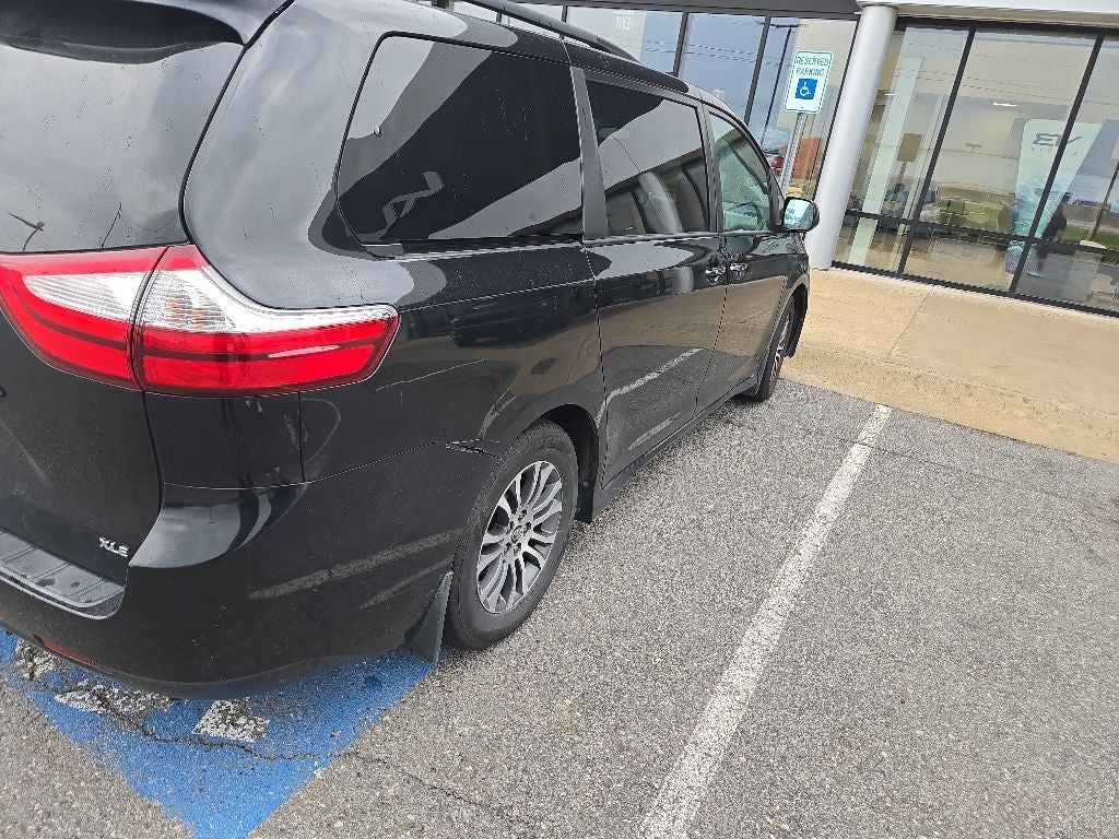2019 Toyota Sienna XLE 8 Passenger