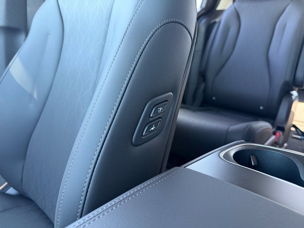 2027 Kia Carnival EX