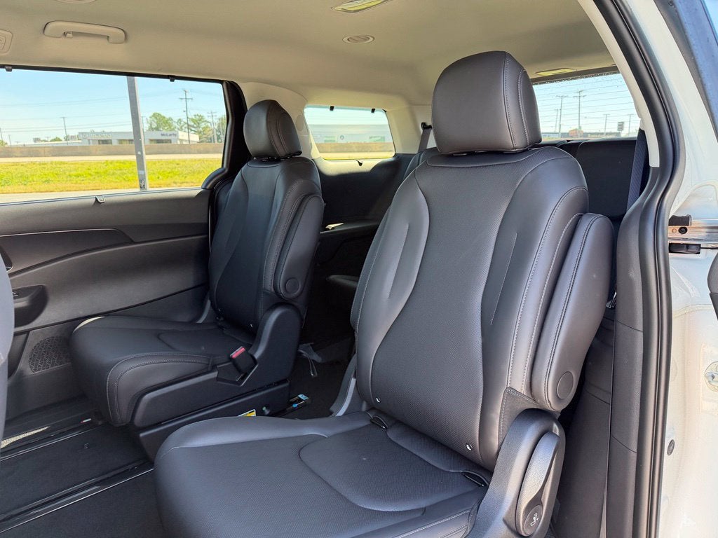 2027 Kia Carnival EX